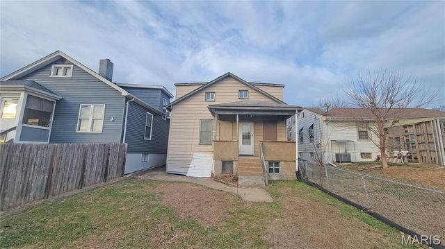 156 W Holden Avenue, St Louis, MO 63125