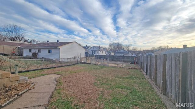 156 W Holden Avenue, St Louis, MO 63125