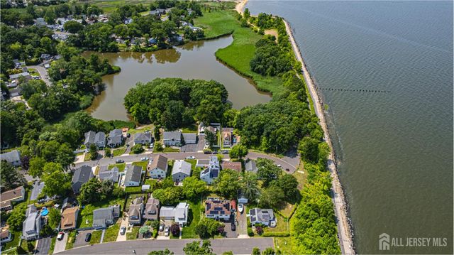 76 Woodland Drive, Keyport, NJ 07735