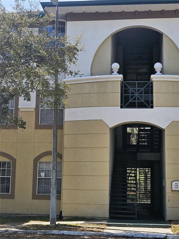 17112 CARRINGTON PARK DRIVE 935, Tampa, FL 33647