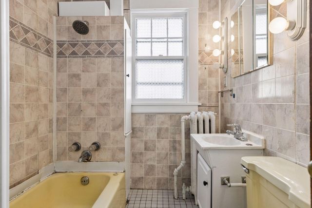 1746 Laurel Avenue, Saint Paul, MN 55104