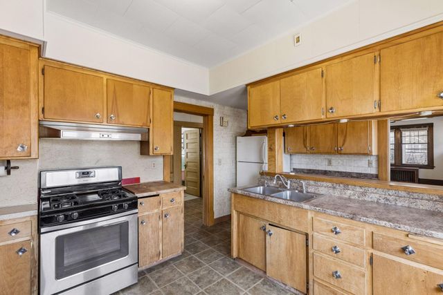 1746 Laurel Avenue, Saint Paul, MN 55104