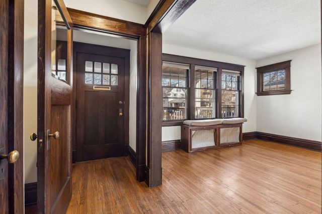 1746 Laurel Avenue, Saint Paul, MN 55104