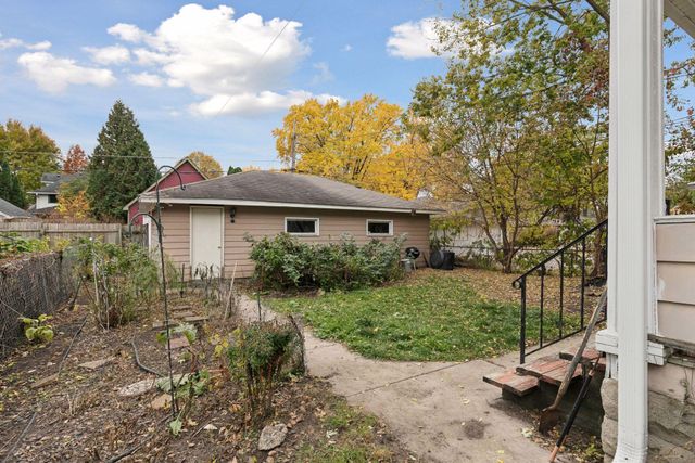 1746 Laurel Avenue, Saint Paul, MN 55104