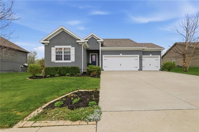 13335 N Bedford Falls Drive, Platte City, MO 64079