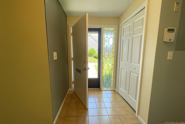 150 Hollister Way South 150, Glastonbury, CT 06033