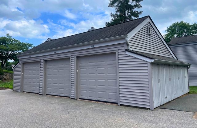 150 Hollister Way South 150, Glastonbury, CT 06033