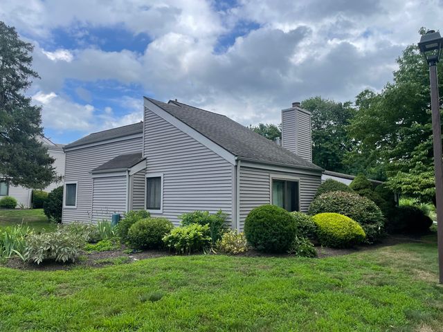 150 Hollister Way South 150, Glastonbury, CT 06033