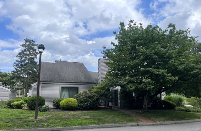 150 Hollister Way South 150, Glastonbury, CT 06033