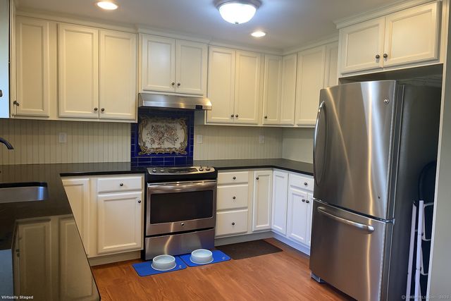150 Hollister Way South 150, Glastonbury, CT 06033