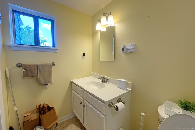 150 Hollister Way South 150, Glastonbury, CT 06033