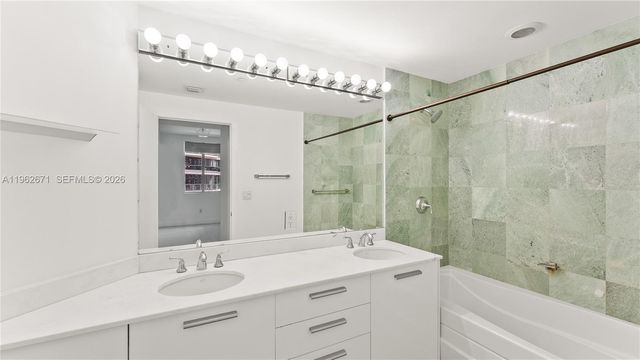 1050 Brickell Ave 2620, Miami, FL 33131