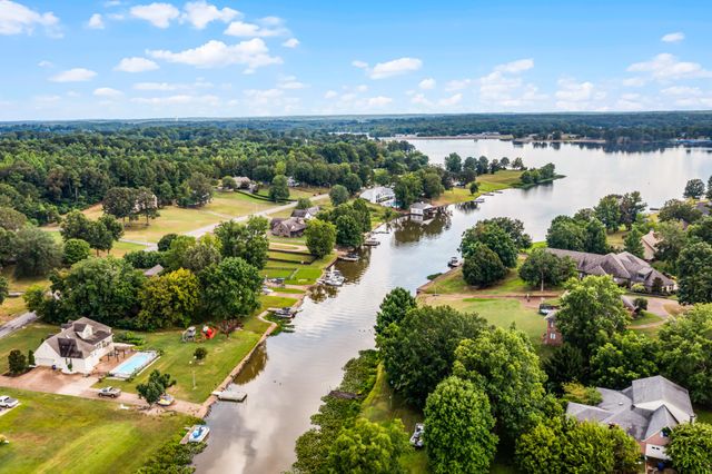 369 Eastern Shores Dr, Lexington, TN 38351