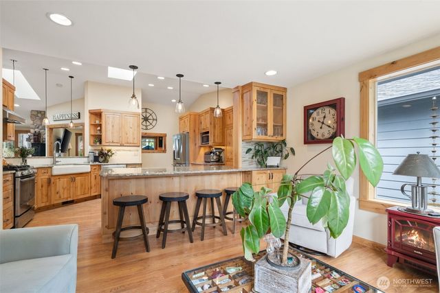 20623 Mainland View Place NE, Suquamish, WA 98392