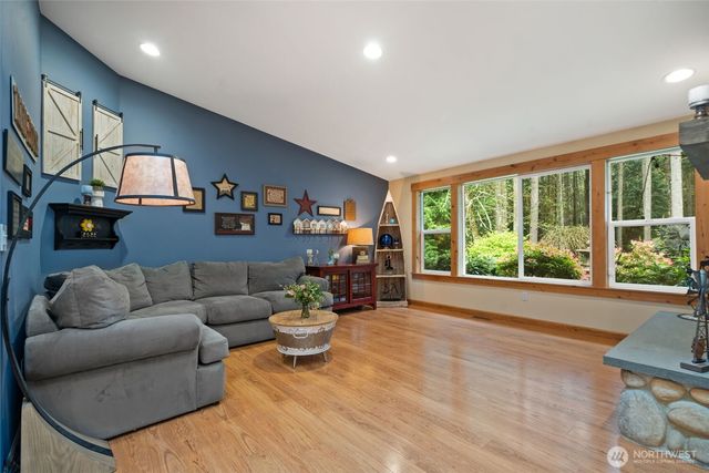 20623 Mainland View Place NE, Suquamish, WA 98392