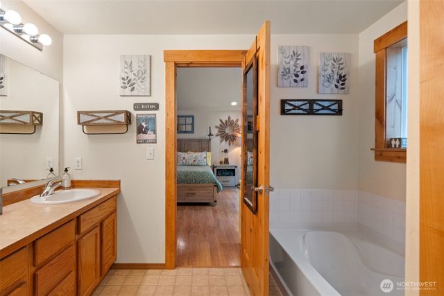 20623 Mainland View Place NE, Suquamish, WA 98392