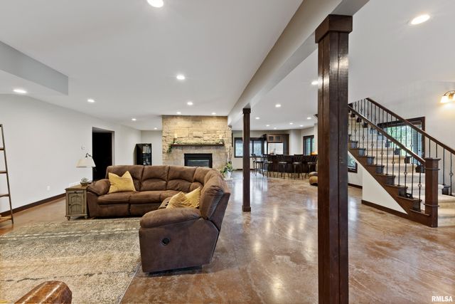 4311 BRYANT Drive, Quincy, IL 62305