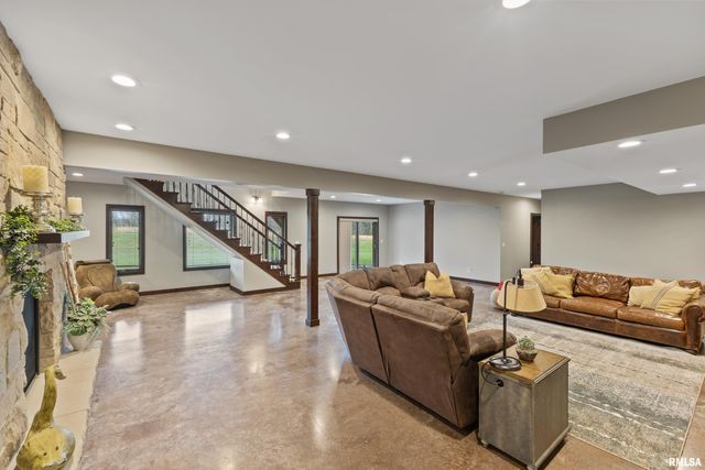 4311 BRYANT Drive, Quincy, IL 62305