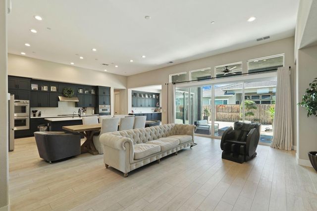 2573 Feathermint Ln, Turlock, CA 95382