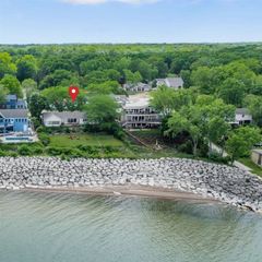 1414 Shore Dr, New Buffalo, MI 49117