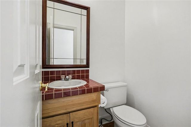 17995 Windsor Drive, Stilwell, KS 66085