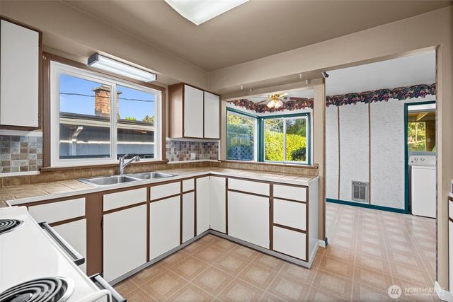 2124 E 17th Street, Bremerton, WA 98310
