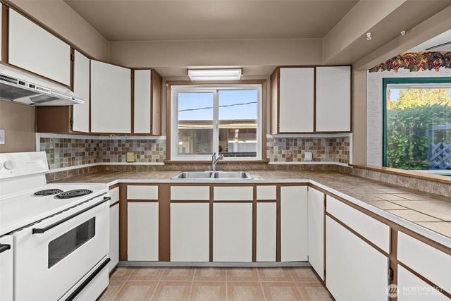 2124 E 17th Street, Bremerton, WA 98310