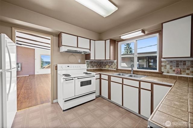2124 E 17th Street, Bremerton, WA 98310