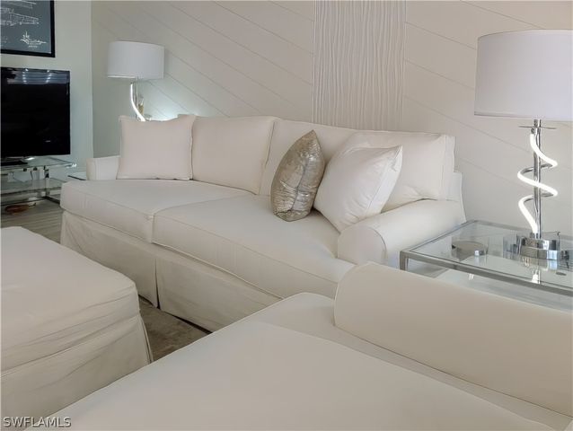 5758 Lago Villaggio WAY, Naples, FL 34104