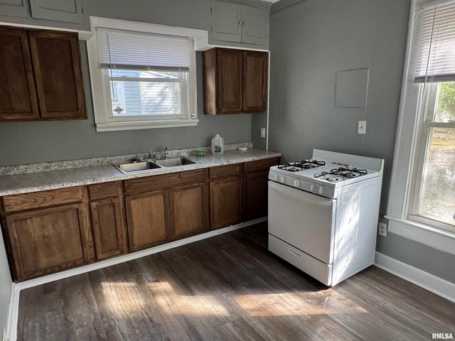 1712 NE MONROE Street, Peoria, IL 61603