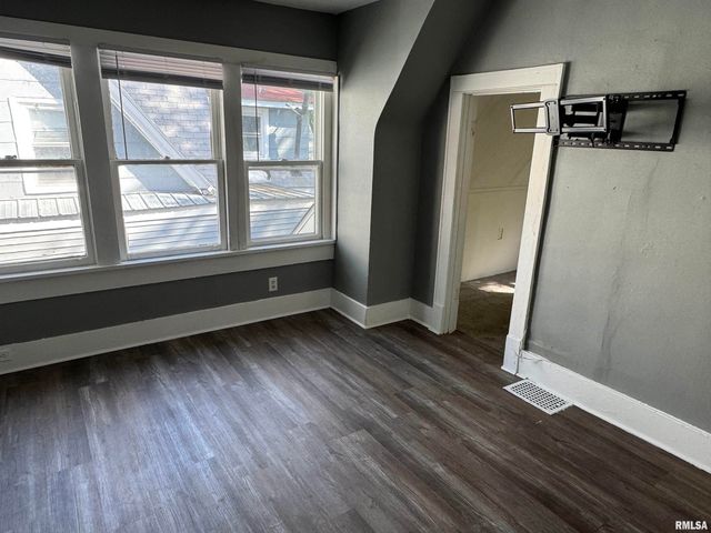 1712 NE MONROE Street, Peoria, IL 61603