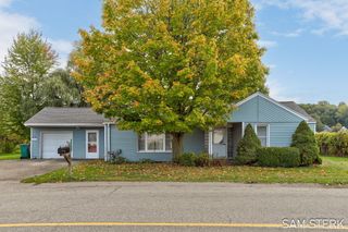 495 Round Lake Drive, Caledonia, MI 49316