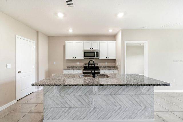 895 LAZIO CIRCLE, Debary, FL 32713