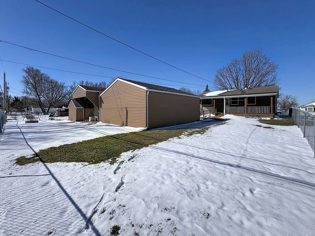 906 7th Street, Colona, IL 61241