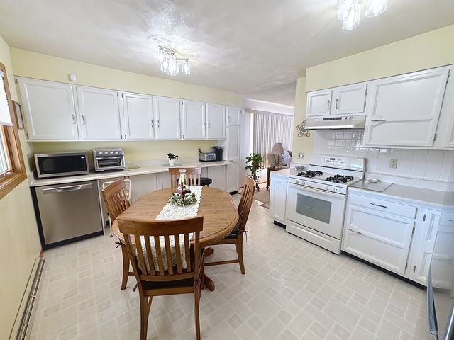 906 7th Street, Colona, IL 61241