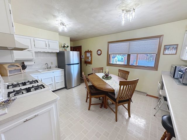 906 7th Street, Colona, IL 61241