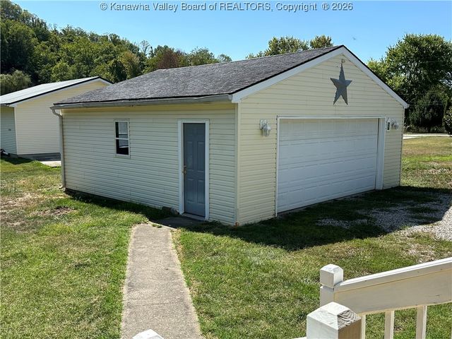 57 Brice Street, Hartford, WV 25247