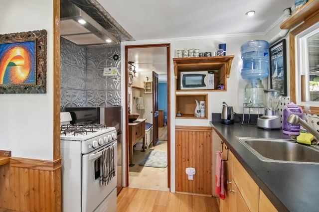 890 38th Avenue 19, Santa Cruz, CA 95062