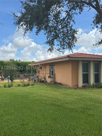 8300 NW 35th Ct, Coral Springs, FL 33065