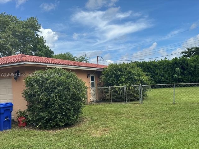 8300 NW 35th Ct, Coral Springs, FL 33065