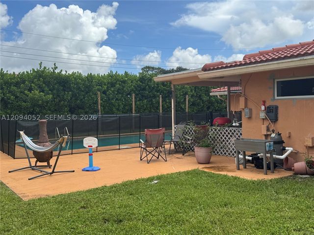 8300 NW 35th Ct, Coral Springs, FL 33065
