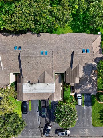 73 NW 98th Ter, Plantation, FL 33324