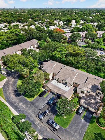 73 NW 98th Ter, Plantation, FL 33324
