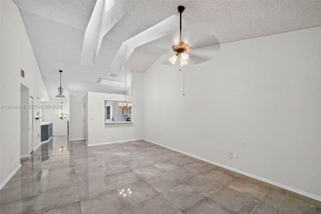 73 NW 98th Ter, Plantation, FL 33324