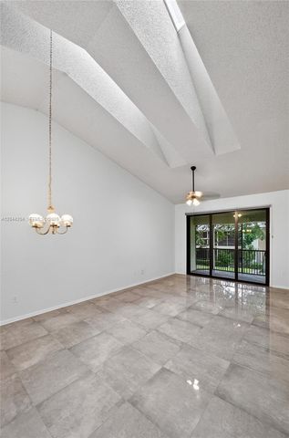 73 NW 98th Ter, Plantation, FL 33324
