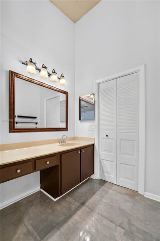 73 NW 98th Ter, Plantation, FL 33324