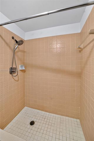 73 NW 98th Ter, Plantation, FL 33324