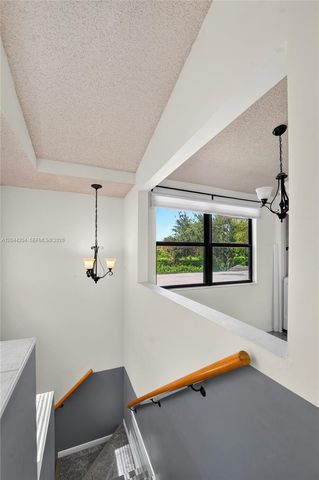 73 NW 98th Ter, Plantation, FL 33324