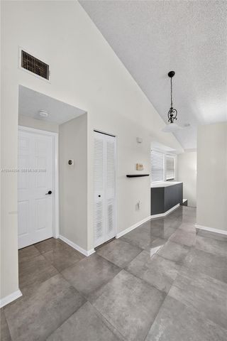73 NW 98th Ter, Plantation, FL 33324