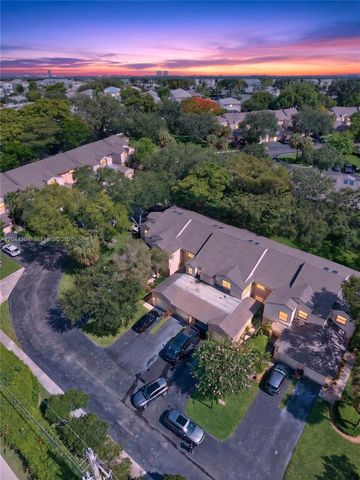 73 NW 98th Ter, Plantation, FL 33324
